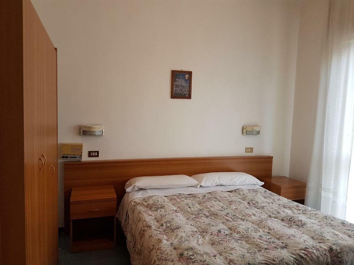Hotel La Lucciola 基安奇安诺泰尔梅 外观 照片