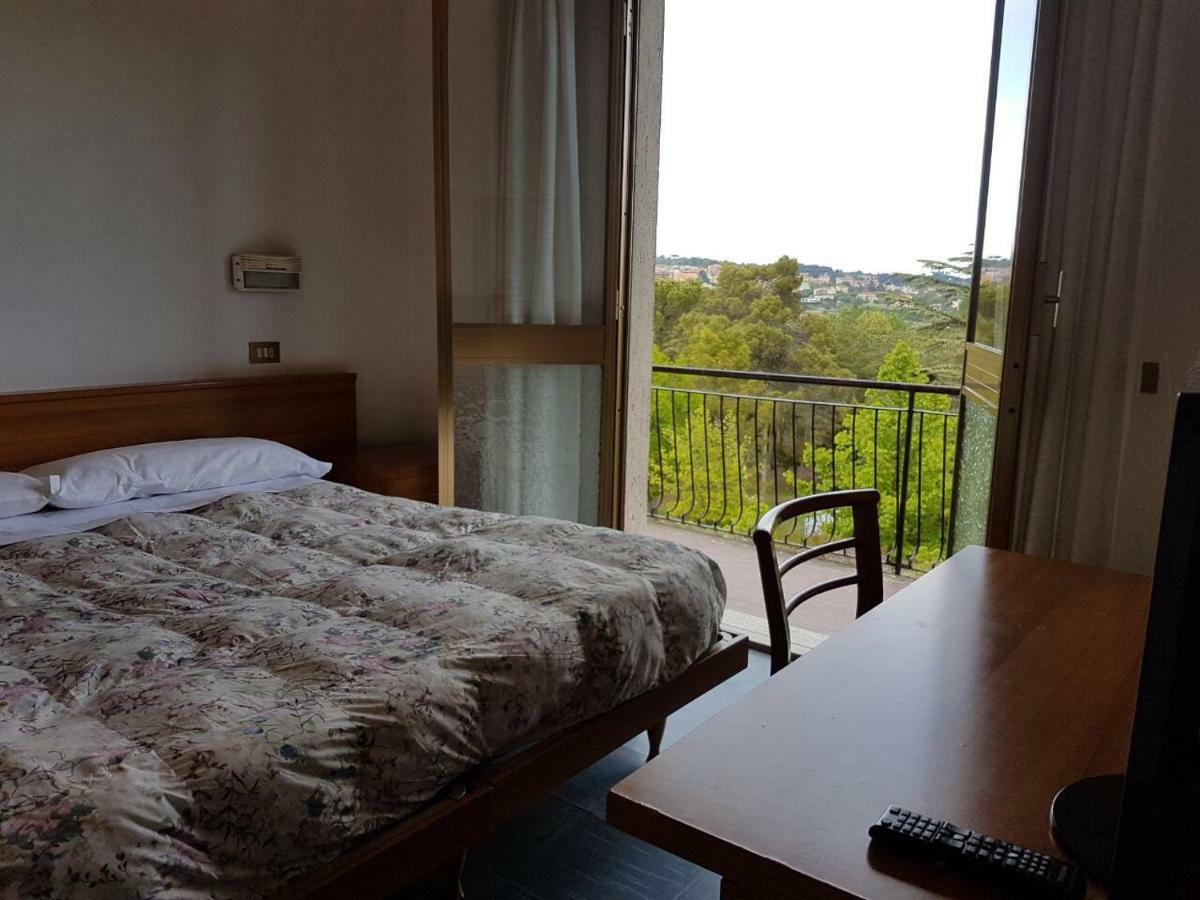 Hotel La Lucciola 基安奇安诺泰尔梅 外观 照片